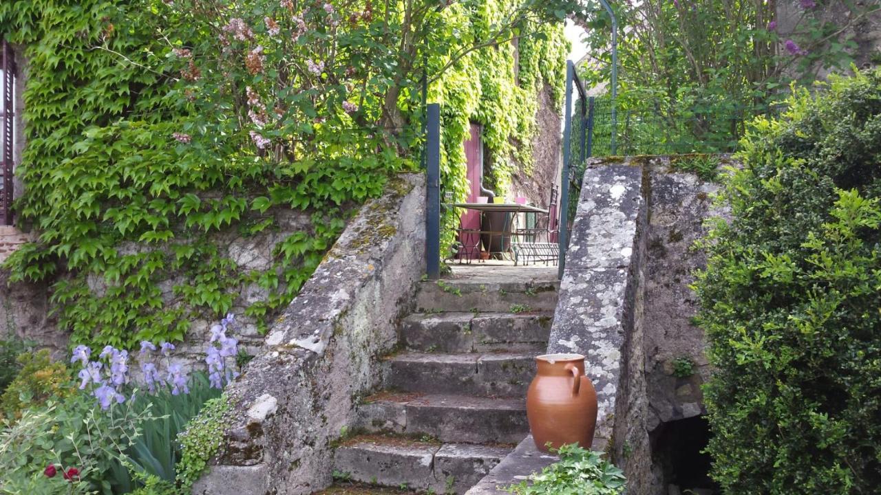La Maison Du Prince De Conde Charroux-dʼAllier Exteriör bild