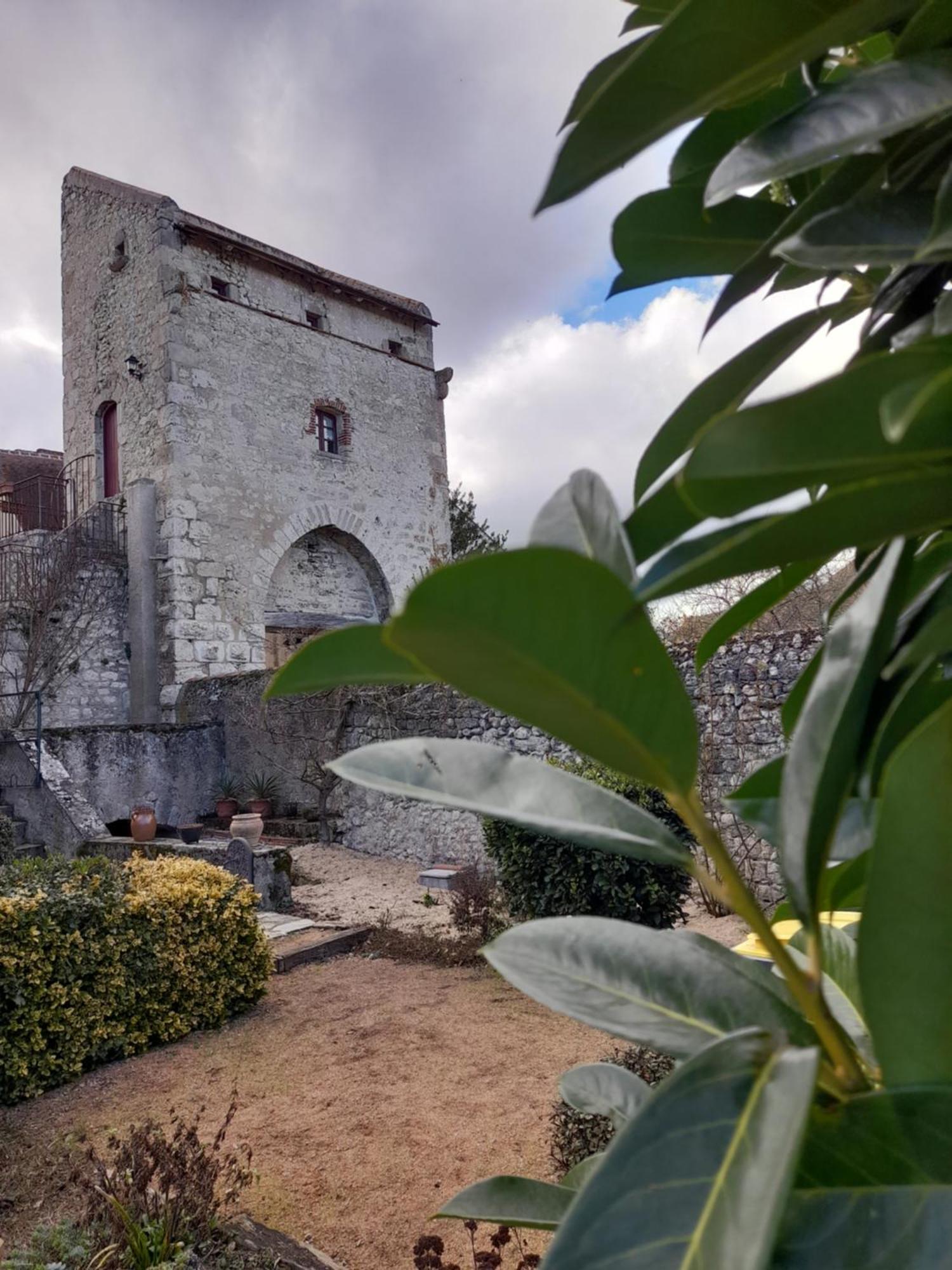 La Maison Du Prince De Conde Charroux-dʼAllier Exteriör bild