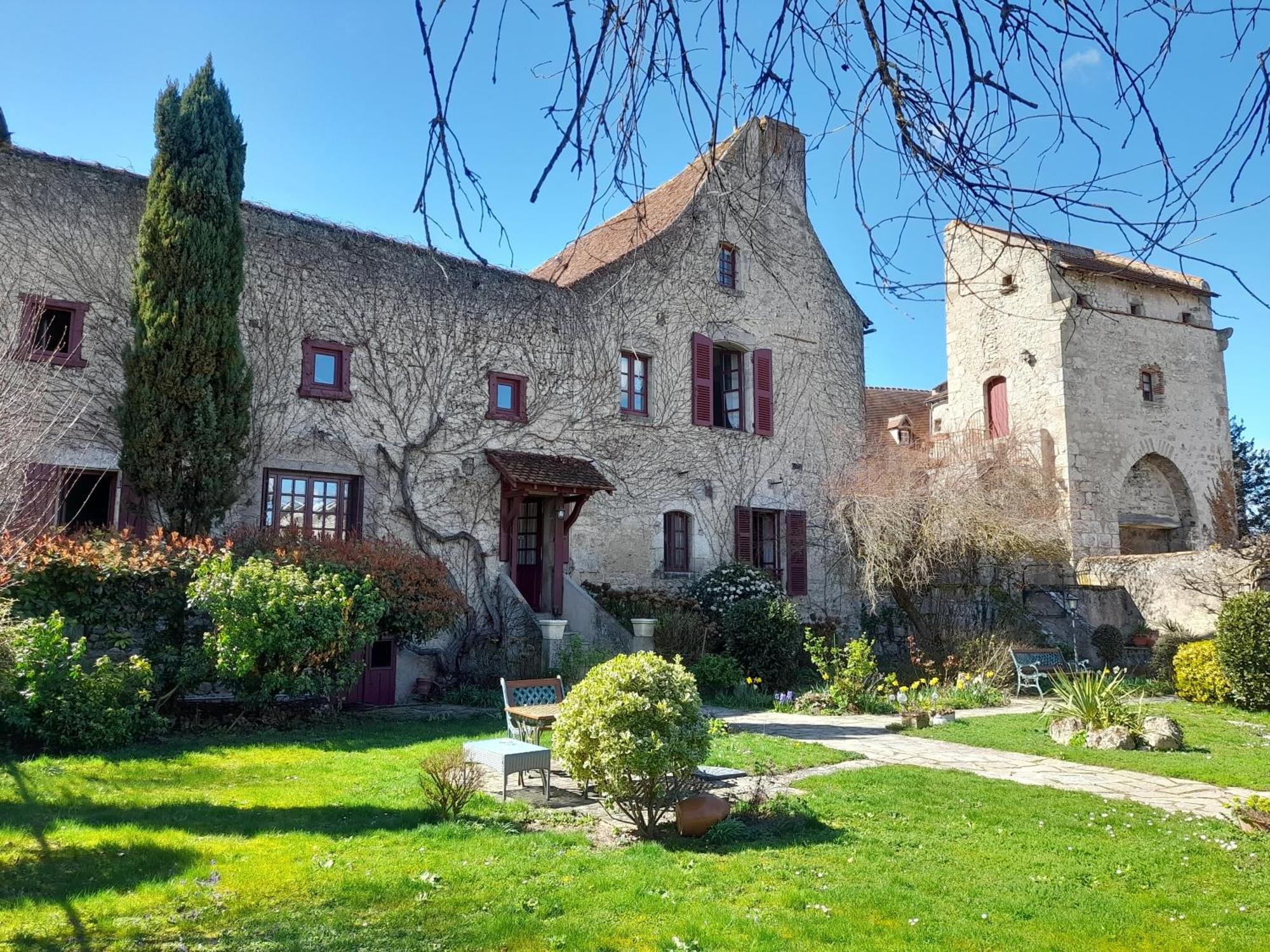 La Maison Du Prince De Conde Charroux-dʼAllier Exteriör bild