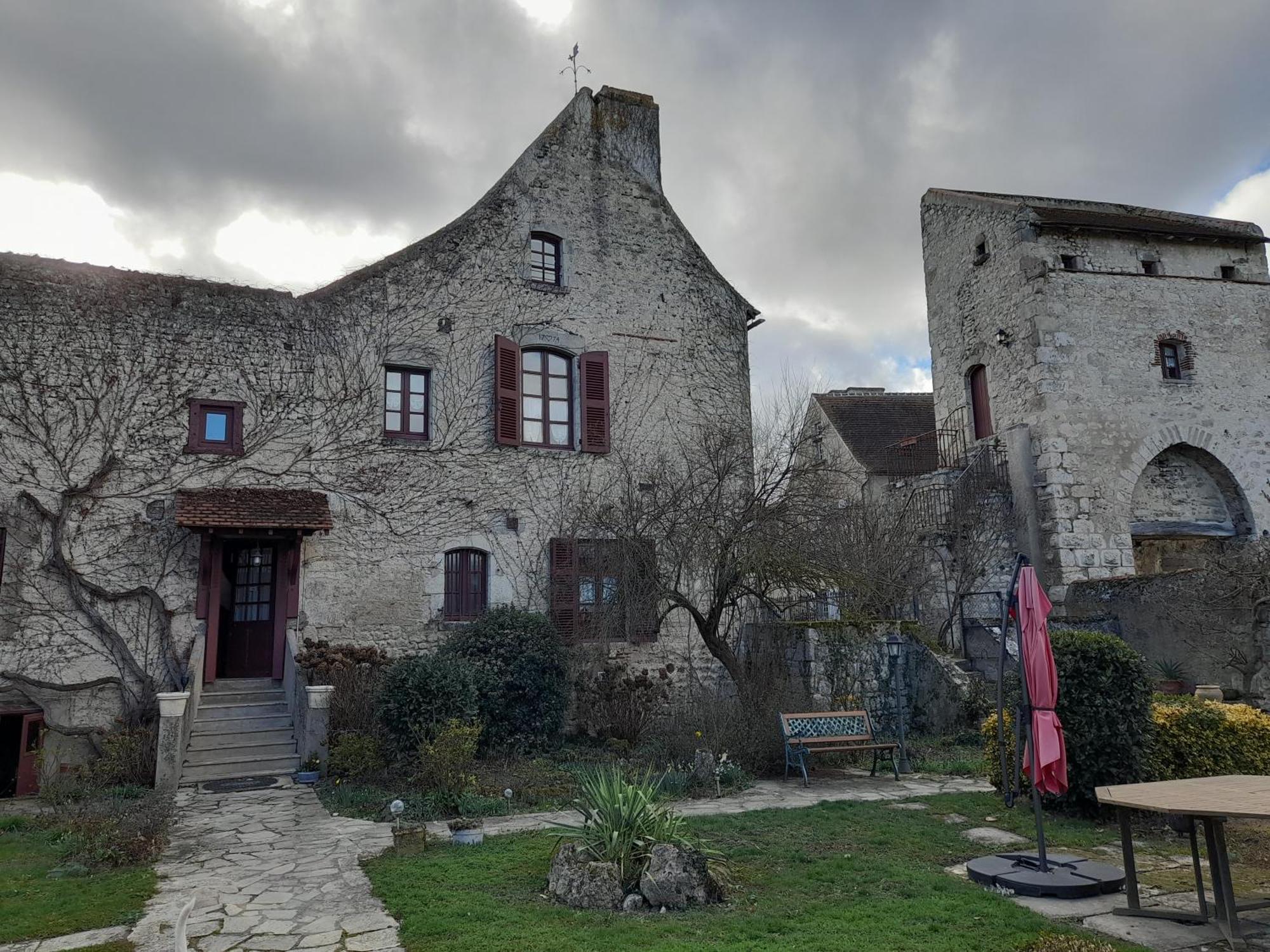 La Maison Du Prince De Conde Charroux-dʼAllier Exteriör bild