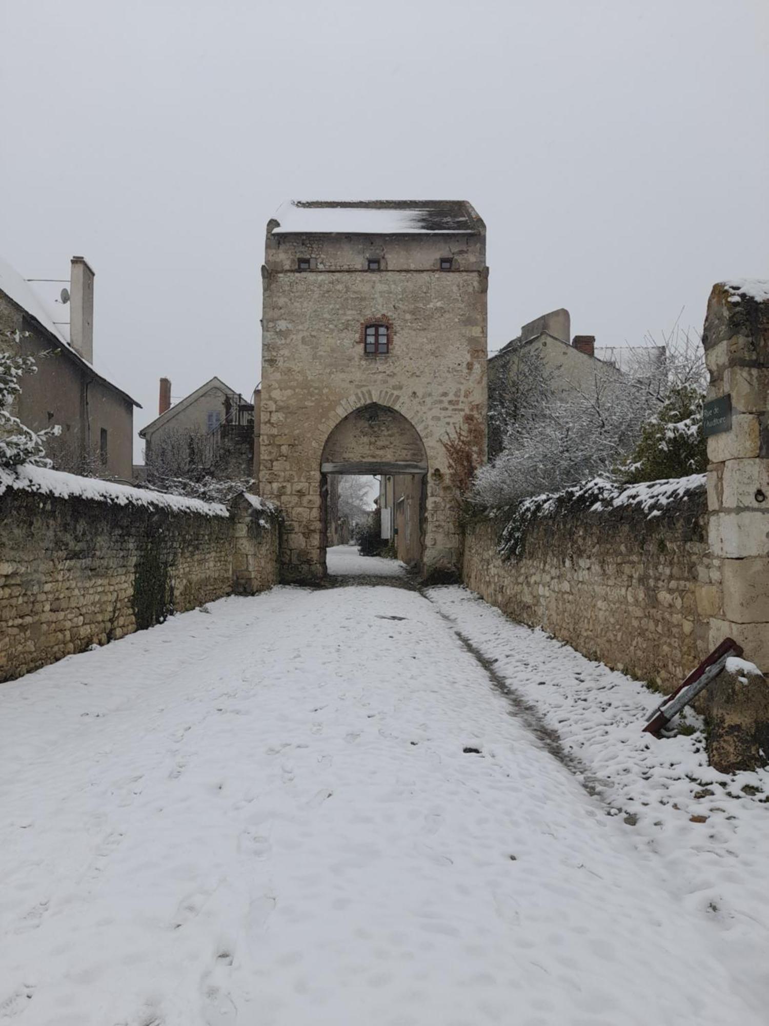 La Maison Du Prince De Conde Charroux-dʼAllier Exteriör bild